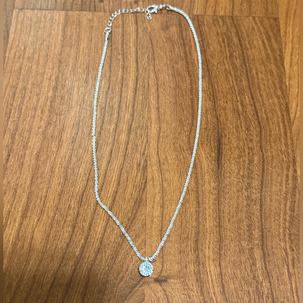 Elegant Silver Necklace Pendant NEW